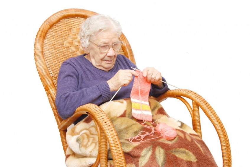 shutterstock_396374531-grandma-knitting