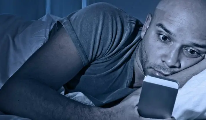 What Happens When You Check Your SmartPhone Before Bed